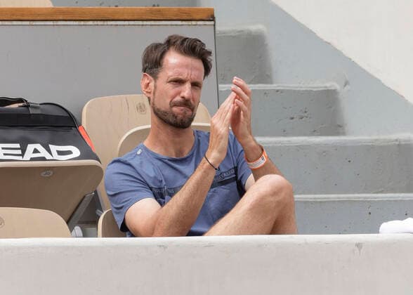 French Open 2022, Jule Niemeier team in the players box, far right coach Christopher Kas applauds Copyright: xJuergenxHasenkopfx