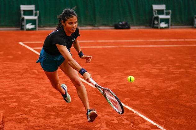 Mandatory Credit: Photo by Dave Shopland Shutterstock (12943992l) Great Britain s Emma Raducanu practice session on court 4 French Open Tennis, Day 1, Roland Garros, Paris, France - 22 May 2022 French Open Tennis, Day 1, Roland Garros, Paris, France - 22 May 2022  Copyright: xDavexShopland Shutterstockx 12943992l