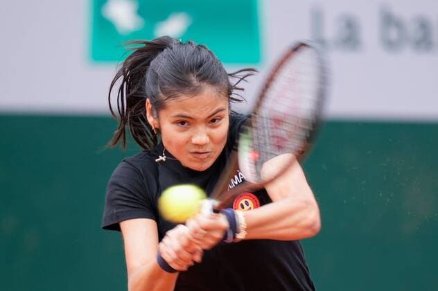 Mandatory Credit: Photo by Dave Shopland Shutterstock (12943992a) Great Britain s Emma Raducanu practice session on court 4 French Open Tennis, Day 1, Roland Garros, Paris, France - 22 May 2022 French Open Tennis, Day 1, Roland Garros, Paris, France - 22 May 2022  Copyright: xDavexShopland Shutterstockx 12943992a