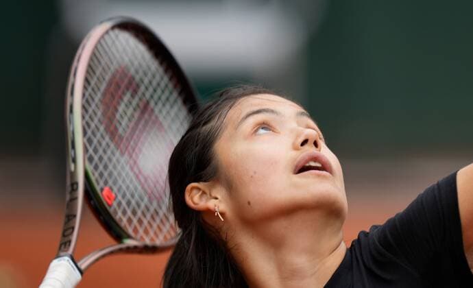 Mandatory Credit: Photo by Dave Shopland Shutterstock (12943992ao) Great Britain s Emma Raducanu practice session on court 4 French Open Tennis, Day 1, Roland Garros, Paris, France - 22 May 2022 French Open Tennis, Day 1, Roland Garros, Paris, France - 22 May 2022  Copyright: xDavexShopland Shutterstockx 12943992ao