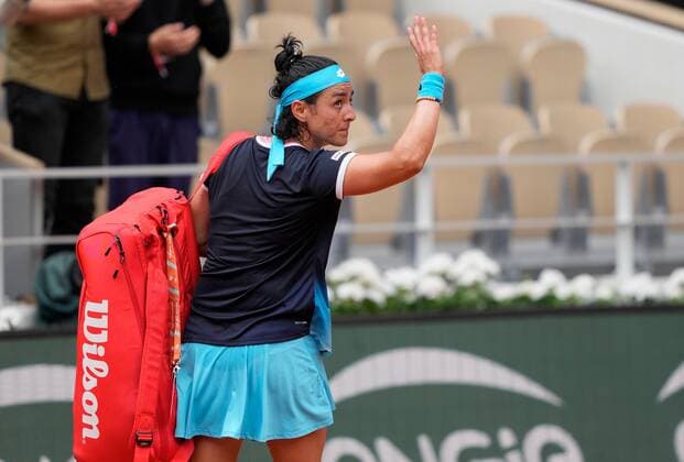 Mandatory Credit: Photo by Dave Shopland Shutterstock (12943992au) Tunisia s Ons Jabeur loses in 3 sets in round 1 French Open Tennis, Day 1, Roland Garros, Paris, France - 22 May 2022 French Open Tennis, Day 1, Roland Garros, Paris, France - 22 May 2022  Copyright: xDavexShopland Shutterstockx 12943992au