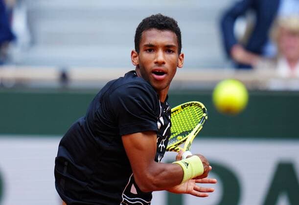 Mandatory Credit: Photo by Javier Garcia Shutterstock (12942474bl) Felix Auger-Aliassime in first round action French Open Tennis, Day 1, Roland Garros, Paris, France - 22 May 2022 French Open Tennis, Day 1, Roland Garros, Paris, France - 22 May 2022  Copyright: xJavierxGarcia Shutterstockx 12942474bl