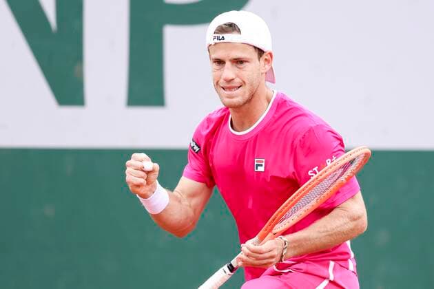 TENNIS - French Open 2022 PARIS,FRANCE,22.MAY.22 - TENNIS - ATP, Tennis Herren World Tour, French Open, Roland Garros, Grand Slam. Image shows the rejoicing of Diego Schwartzman (ARG).  GEPAxpictures xPatrickxSteiner