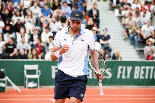TENNIS - French Open 2022 PARIS,FRANCE,22.MAY.22 - TENNIS - ATP, Tennis Herren World Tour, French Open, Roland Garros, Grand Slam. Image shows the rejoicing of Gregoire Barrere (FRA).  GEPAxpictures xPatrickxSteiner