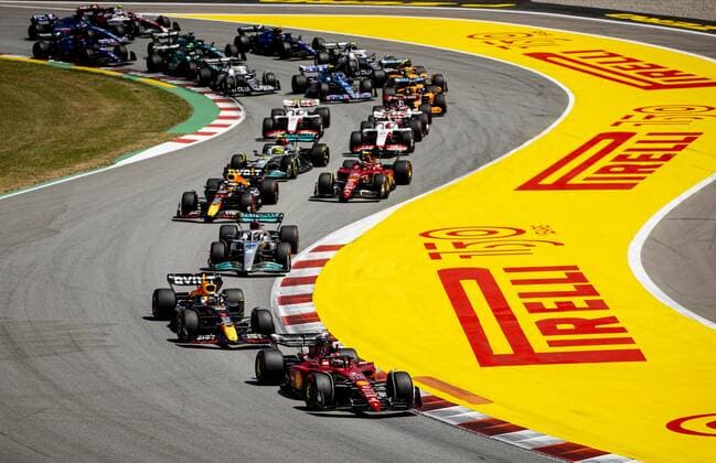 BARCELONA Max Verstappen 1 with the Oracle Red Bull Racing RB18 Honda and Charles Leclerc 16 with the Ferrari during the F1 Grand Prix of Spain at Circuit de Barcelona Catalunya on May 22, 2022 in Barcelona, Spain REMKO DE WAAL F1 Grand Prix of Spain, RACE 2022 xVIxANPxSportx xxANPxIVx 449030718 originalFilename: 449030718.jpg