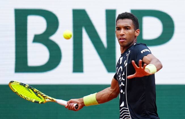 Mandatory Credit: Photo by Javier Garcia Shutterstock (12942474cu) Felix Auger-Aliassime in first round action French Open Tennis, Day 1, Roland Garros, Paris, France - 22 May 2022 French Open Tennis, Day 1, Roland Garros, Paris, France - 22 May 2022  Copyright: xJavierxGarcia Shutterstockx 12942474cu