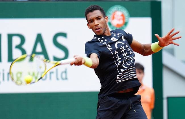 Mandatory Credit: Photo by Javier Garcia Shutterstock (12942474cy) Felix Auger-Aliassime in first round action French Open Tennis, Day 1, Roland Garros, Paris, France - 22 May 2022 French Open Tennis, Day 1, Roland Garros, Paris, France - 22 May 2022  Copyright: xJavierxGarcia Shutterstockx 12942474cy