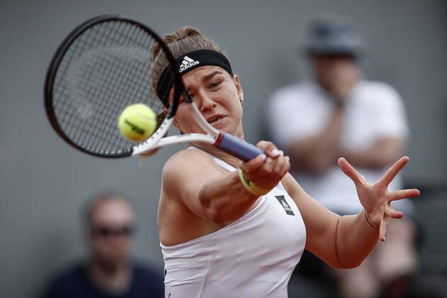 Karolina MUCHOVA (CZE) contre Carole MONNET (FRA) TENNIS : Roland Garros 2022 - 22 05 2022 AurelienMorissard Panoramic 