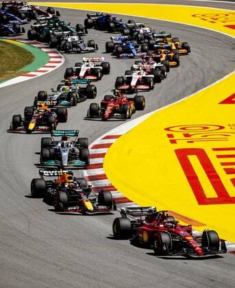 BARCELONA Max Verstappen 1 with the Oracle Red Bull Racing RB18 Honda and Charles Leclerc 16 with the Ferrari during the F1 Grand Prix of Spain at Circuit de Barcelona Catalunya on May 22, 2022 in Barcelona, Spain REMKO DE WAAL F1 Grand Prix of Spain, RACE 2022 xVIxANPxSportx xxANPxIVx 449033574 originalFilename: 449033574.jpg