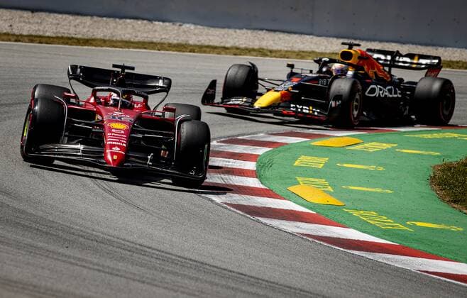 BARCELONA Charles Leclerc 16 driving the Ferrari and Max Verstappen 1 driving the Oracle Red Bull Racing RB18 Honda during the F1 Grand Prix of Spain at Circuit de Barcelona Catalunya on May 22, 2022 in Barcelona, Spain REMKO DE WAAL F1 Grand Prix of Spain, RACE 2022 xVIxANPxSportx xxANPxIVx 449033709 originalFilename: 449033709.jpg