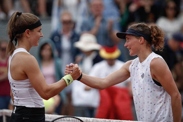 Deception de Carole MONNET (FRA) contre Karolina MUCHOVA (CZE) TENNIS : Roland Garros 2022 - 22 05 2022 AurelienMorissard Panoramic 