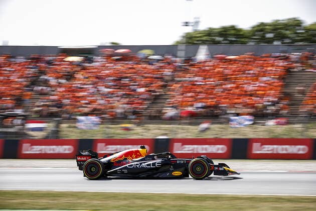 01 VERSTAPPEN Max (nld), Red Bull Racing RB18, action during the Formula 1 Pirelli Grand Premio de Espana 2022, 6th round of the 2022 FIA Formula One World Championship, WM, Weltmeisterschaft on the Circuit de Barcelona-Catalunya, from May 20 to 22, 2022 in Montmelo, Spain - F1 - SPANISH GRAND PRIX 2022 - RACE DPPI Panoramic  _R5_8732