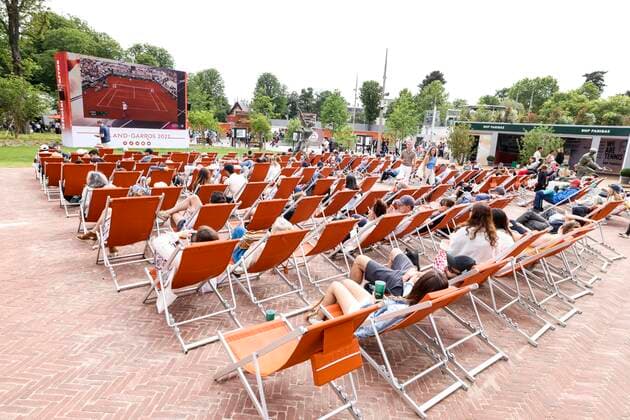 TENNIS - French Open 2022 PARIS,FRANCE,22.MAY.22 - TENNIS - ATP, Tennis Herren World Tour, French Open, Roland Garros, Grand Slam. Image shows spectators.  GEPAxpictures xPatrickxSteiner