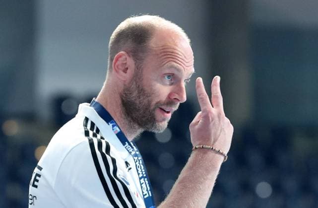 22 05 2022 Handball 1 Bundesliga LIQUI MOLY HBL Season 2021 2022 31 Matchday HC Erlangen Nuremberg Metropolitan Region HCE Foxes Berlin DaMa Olafur Stefansson Co Coach HC Erlangen HCE indicates gestures directs gives instructions