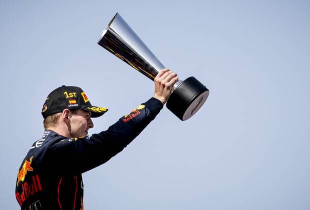 BARCELONA Max Verstappen Red Bull Racing on the podium after the F1 Grand Prix of Spain at Circuit de Barcelona Catalunya on May 22, 2022 in Barcelona, Spain REMKO DE WAAL F1 Grand Prix of Spain, RACE 2022 xVIxANPxSportx xxANPxIVx 449035537 originalFilename: 449035537.jpg