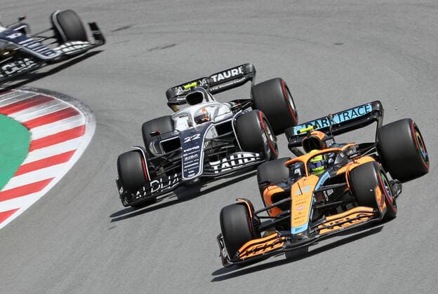 F1 Grand Prix of Spain Lando Norris s McLaren and Yuki Tsunoda s Alpha Tauri during the Formula 1 Pirelli GP of Spain, held at the Circuit de Barcelona Catalunya, in Barcelona, on 22th May 2022. -- Barcelona Barcelona Spain  Copyright: xUrbanandsportx originalFilename:urbanandsport-formula1220522_npyJT.jpg