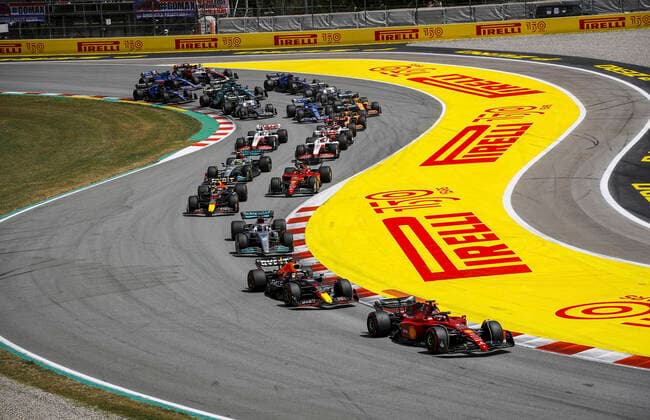 Start, 16 Charles Leclerc MCO, Scuderia Ferrari , 1 Max Verstappen NLD, Oracle Red Bull Racing , 63 George Russell GBR, Mercedes AMG Petronas F1 Team , F1 Grand Prix of Spain at Circuit de Barcelona Catalunya on May 22, 2022 in Barcelona, Spain Photo by HOCH ZWEI Barcelona Spain