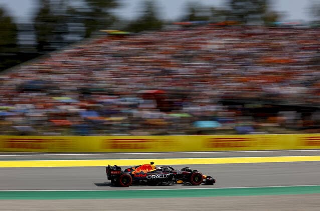01 VERSTAPPEN Max (nld), Red Bull Racing RB18, action during the Formula 1 Pirelli Grand Premio de Espana 2022, 6th round of the 2022 FIA Formula One World Championship, WM, Weltmeisterschaft on the Circuit de Barcelona-Catalunya, from May 20 to 22, 2022 in Montmelo, Spain - F1 - SPANISH GRAND PRIX 2022 - RACE DPPI Panoramic  00122016_F12022GP06ESP_JK337674
