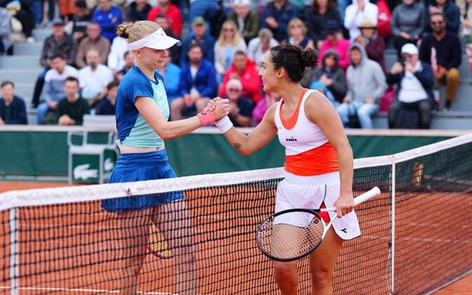 Mandatory Credit: Photo by Javier Garcia Shutterstock (12942478v) Harriet Dart congratulates Martina Trevisan on her first round win French Open Tennis, Day 2, Roland Garros, Paris, France - 23 May 2022 French Open Tennis, Day 2, Roland Garros, Paris, France - 23 May 2022  Copyright: xJavierxGarcia Shutterstockx 12942478v