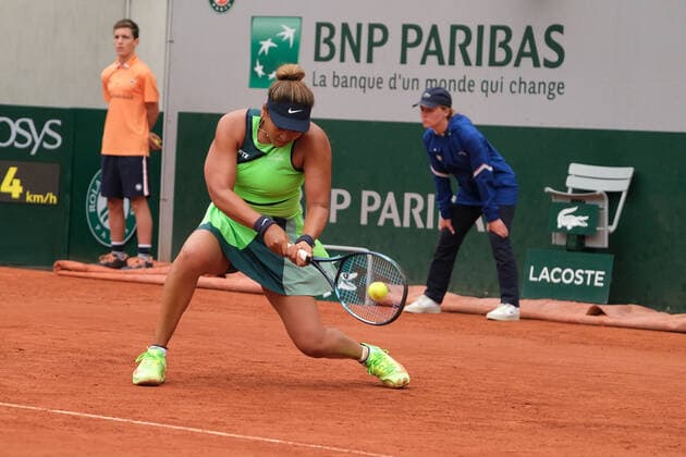 May 23, 2022, Paris, France: NAOMI OSAKA of Japan return the ball to AMANDA ANISIMOVA of USA during the first round at the French Open 2022, women s grand slam tennis tournament at the Roland-Garros Stadium - Paris France..AMANDA ANISIMOVA won : 7:5 6:4 Paris France - ZUMAp119 20220523_zaf_p119_025 Copyright: xPierrexSteveninx