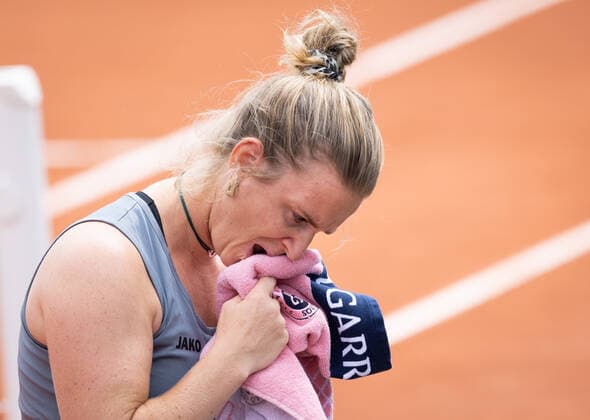 Belgian Ysaline Bonaventure looks dejected after a tennis match between Canadian Andreescu WTA, Tennis Damen 72) and Belgian Bonaventure (WTA 170), in the first round of the women s singles of the Roland Garros French Open tennis tournament, in Paris, France, Monday 23 May 2022. This year s tournament takes place from 22 May to 5 June. BENOITxDOPPAGNE  x35416768x