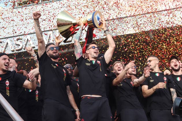 Milano 23 05 2022 - Festa Scudetto Milan foto Image nella foto: Alessio Romagnoli-Olivier Giroud 