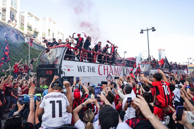 Photo LaPresse May 23, 2022 Milan, Italy News The departure of the open bus from Casa Milan for the Scudetto Festival. In the photo: Celebrations for the Scudetto victory  Copyright: xLaPresse AlessandroxBremec LaPrex