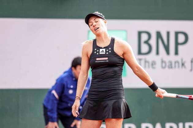 TENNIS - French Open 2022 PARIS,FRANCE,23.MAY.22 - TENNIS - WTA, Tennis Damen Tour, French Open, Roland Garros, Grand Slam. Image shows the disappointment of Angelique Kerber (GER).  GEPAxpictures xPatrickxSteiner