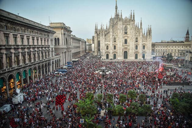 May 23, 2022, MILAN, Italia: AC Milan s supporters celebrate the victory of the Italian Serie A Championship (Scudetto ) in the centre of Milan, Italy, 23 May 2022..ANSA MATTEO CORNER Soccer: AC Milan won the Italian Serie A Championship  - ZUMAa110 20220523_zaf_a110_023 Copyright: xMatteoxCornerx
