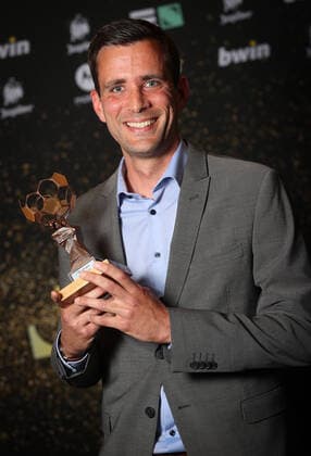 referee Erik Lambrechts poses for the photographer with the referee of the year trophy during the Pro League Awards 2022, for the best players in the first (1A) and second (1B) divisions of the Belgian soccer championships, Monday 23 May 2022 in Brussels. VIRGINIExLEFOUR  x35426098x