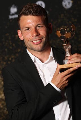 Westerlo s Lukas Van Eeno poses for the photographer with the D1B player of the year trophy during the Pro League Awards 2022, for the best players in the first (1A) and second (1B) divisions of the Belgian soccer championships, Monday 23 May 2022 in Brussels. VIRGINIExLEFOUR  x35427631x