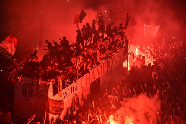 May 23, 2022, MILAN, Italia: The bus carrying AC Milan™s players and staff during the parade for the victory of the Italian Serie A Championship (Scudetto ) in the centre of Milan, Italy, 23 May 2022..ANSA MATTEO CORNER Soccer: AC Milan won the Italian Serie A Championship  - ZUMAa110 20220523_zaf_a110_032 Copyright: xMatteoxCornerx