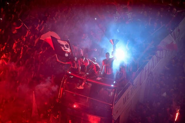 Photo LaPresse 23 May 2022 Milan (Italy) News Milan fans celebrate the celebratory bus of the Scudetto in Piazza Duomo  Copyright: xLaPressex