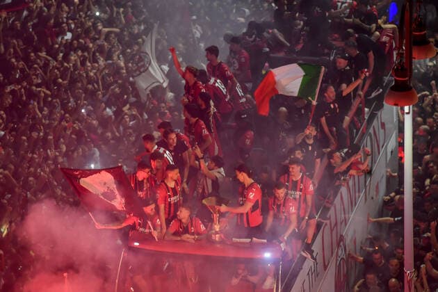 Photo LaPresse 23 May 2022 Milan (Italy) News Milan fans celebrate the celebratory bus of the Scudetto in Piazza Duomo  Copyright: xLaPressex