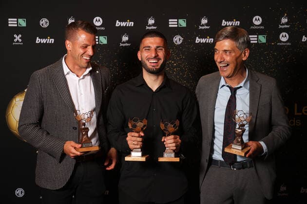 Union s goalkeeper Anthony Moris, Union s Deniz Undav and Union s head coach Felice Mazzu pose for the photographer during the Pro League Awards 2022, for the best players in the first (1A) and second (1B) divisions of the Belgian soccer championships, Monday 23 May 2022 in Brussels. VIRGINIExLEFOUR  x35428630x