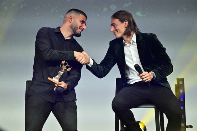 BRUSSEL, BELGIUM - MAY 23 : Deniz Undav player of the year with Casper Nielsen pictured during the Pro League Awards on May 23, 2022 in Brussel, Belgium, 23 05 2022 ( Pro League Awards 2021-2022 PhotoNews Panoramic 