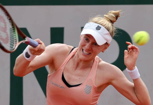 US tennis player Alison Riske returns the ball to Ukrainian Dayana Yastremska during their French Tennis Open match at Roland Garros near Paris, France, on Monday May 23, 2022. Riske won 6-3, 6-3.  PAR20220523108 MAYAxVIDON-WHITE