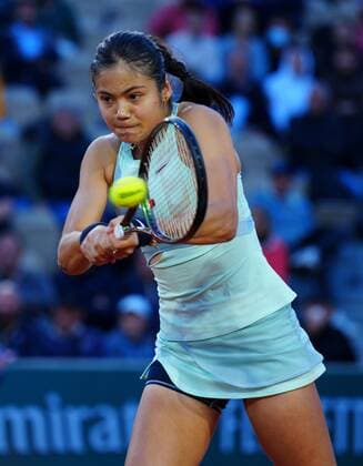 Mandatory Credit: Photo by Javier Garcia Shutterstock (12942478cj) Emma Raducanu in first round action French Open Tennis, Day 2, Roland Garros, Paris, France - 23 May 2022 French Open Tennis, Day 2, Roland Garros, Paris, France - 23 May 2022  Copyright: xJavierxGarcia Shutterstockx 12942478cj