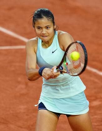 Mandatory Credit: Photo by Javier Garcia Shutterstock (12942478ed) Emma Raducanu in first round action French Open Tennis, Day 2, Roland Garros, Paris, France - 23 May 2022 French Open Tennis, Day 2, Roland Garros, Paris, France - 23 May 2022  Copyright: xJavierxGarcia Shutterstockx 12942478ed