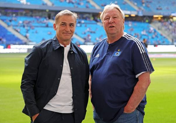 2.Liga Saison 2021-2022 1. Bundesliga Relegation Rueckspiel 23.05.2022 1. Bundesliga Relegation Rueckspiel Hamburger SV - Hertha BSC im Volksparkstadion v.l.: Stefan Kuntz (Sat1-Experte und Trainer der Türkischen Fußballnationalmannschaft), Direktor Nachwuchs Horst Hrubesch (Hamburger SV) DFL REGULATIONS PROHIBIT ANY USE OF PHOTOGRAPHS AS IMAGE SEQUENCES AND OR QUASI-VIDEO *** 2 Liga Saison 2021 2022 1 Bundesliga Relegation Rueckspiel 23 05 2022 1 Bundesliga Relegation Rueckspiel Hamburger SV Hertha BSC im Volksparkstadion v l Stefan Kuntz Sat1 expert and coach of the Turkish national soccer team , director youth Horst Hrubesch Hamburger SV DFL REGULATIONS PROHIBIT ANY USE OF PHOTOGRAPHS AS IMAGE SEQUENCES AND OR QUASI VIDEO