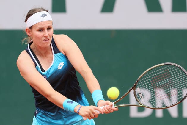 Belgian Greet Minnen pictured in action during a tennis match between Russian Alexandrova WTA, Tennis Damen 31) and Belgian Minnen (WTA 83), in the first round of the women s singles of the Roland Garros French Open tennis tournament, in Paris, France, Tuesday 24 May 2022. This year s tournament takes place from 22 May to 5 June. BENOITxDOPPAGNE  x35442350x