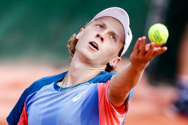 TENNIS - French Open 2022 PARIS,FRANCE,24.MAY.22 - TENNIS - ATP, Tennis Herren World Tour, French Open, Roland Garros, Grand Slam. Image shows Emil Ruusuvuori (FIN).  GEPAxpictures xPatrickxSteiner