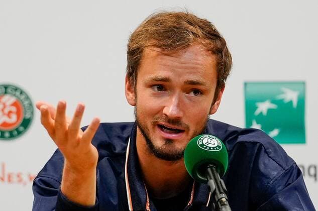 Mandatory Credit: Photo by Dave Shopland Shutterstock (12954044d) Daniil Medvedev from Russia press conference, PK, Pressekonferenz French Open Tennis, Day 3, Roland Garros, Paris, France - 24 May 2022 French Open Tennis, Day 3, Roland Garros, Paris, France - 24 May 2022  Copyright: xDavexShopland Shutterstockx 12954044d