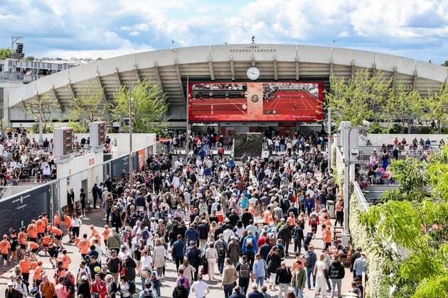 TENNIS - French Open 2022 PARIS,FRANCE,24.MAY.22 - TENNIS - WTA, Tennis Damen Tour, French Open, Roland Garros, Grand Slam. Image shows fans.  GEPAxpictures xPatrickxSteiner