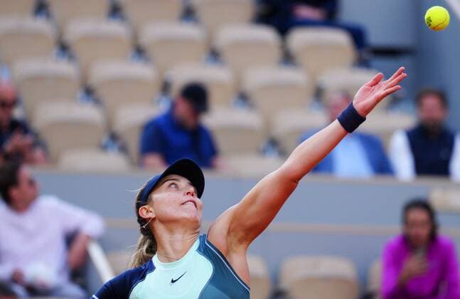 Mandatory Credit: Photo by Javier Garcia Shutterstock (12954043dz) Paula Badosa in first round action French Open Tennis, Day 3, Roland Garros, Paris, France - 24 May 2022 French Open Tennis, Day 3, Roland Garros, Paris, France - 24 May 2022  Copyright: xJavierxGarcia Shutterstockx 12954043dz