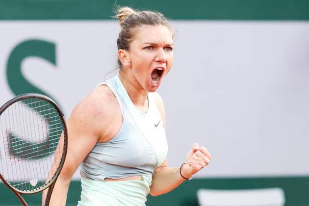 TENNIS - French Open 2022 PARIS,FRANCE,24.MAY.22 - TENNIS - WTA, Tennis Damen Tour, French Open, Roland Garros, Grand Slam. Image shows the rejoicing of Simona Halep (ROU).  GEPAxpictures xPatrickxSteiner