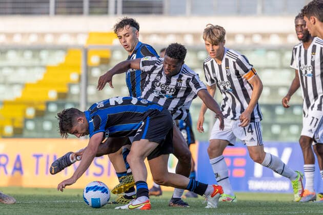 Photo Alessandro Castaldi LaPresse May 24, 2022 - Sassuolo, Italy Soccer Atalanta vs Juventus - Primavera 1 Final Phase TIMVISION 2021 2022 - Game 1 First Round at Enzo Ricci Stadium In the photo: Samuel Giovane (Atalanta) -Ange Chibozo (Juventus)  Copyright: xAlessandroxCastaldi LaPressex
