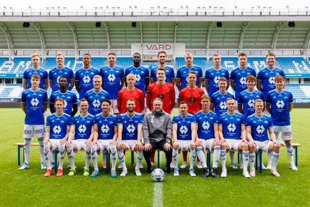 Team picture Molde FK 2022 Molde 20220516 Team picture Molde FK at Aker Stadion Back from left Ola Brynhildsen, Eirik Haugan, Mathis Bolly, Niklas odegard, Sheriff Sinyan, Benjamin Tiedemann Hansen, Martin Bjornbak, Sivert Mannsverk, Kristoffer Haugen, Bj?rn Bergmann Sigurdarson Middle from left Johan Bakke, David Fofana, Eirik Ulland Andersen, goalkeeper Peder Hoel Lervik, goalkeeper Jacob Karlstrom, goalkeeper Oliver Petersen, Markus Andr? Kaasa, Mathias Lovik, Emil Breivik Front from left Birk Risa, Kristoffer Haraldseid, Rafik Zekhnini, Magnus Wolff Eikrem, coach Erling Moe , Martin Linnes, Magnus Grodem, Martin Ellingsen, Erling Knudtzon Photo Svein Ove Ekornesvag NTB Molde Norway Copyright: xSveinxOvexEkornesvagx xNTBx EDITORIAL USE ONLY. RESTRICTED USE FOR BETTING COMPANIES
