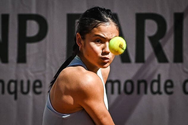 Sport Bilder des Tages May 25, 2022, Paris, France, France: Emma RADUCANU of Great Britain during the Day four of Roland-Garros 2022, French Open 2022, Grand Slam tennis tournament at the Roland-Garros stadium on May 25, 2022 in Paris, France. Paris France - ZUMAm308 20220525_zsp_m308_011 Copyright: xMatthieuxMirvillex