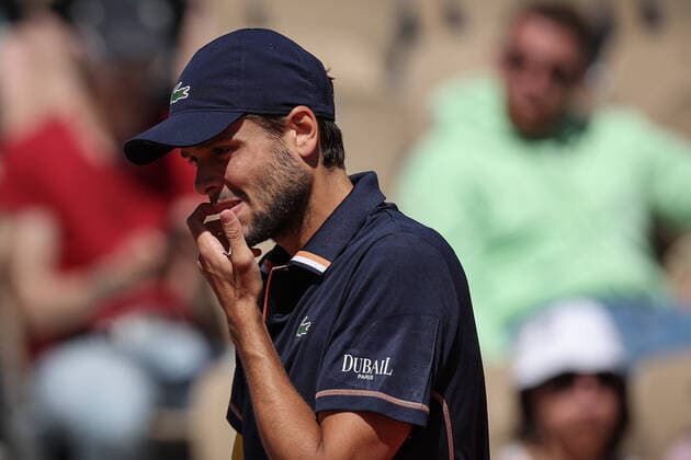 John ISNER (USA) contre Gregoire BARRERE (FRA) TENNIS : Roland Garros 2022 - 25 05 2022 AurelienMorissard Panoramic 